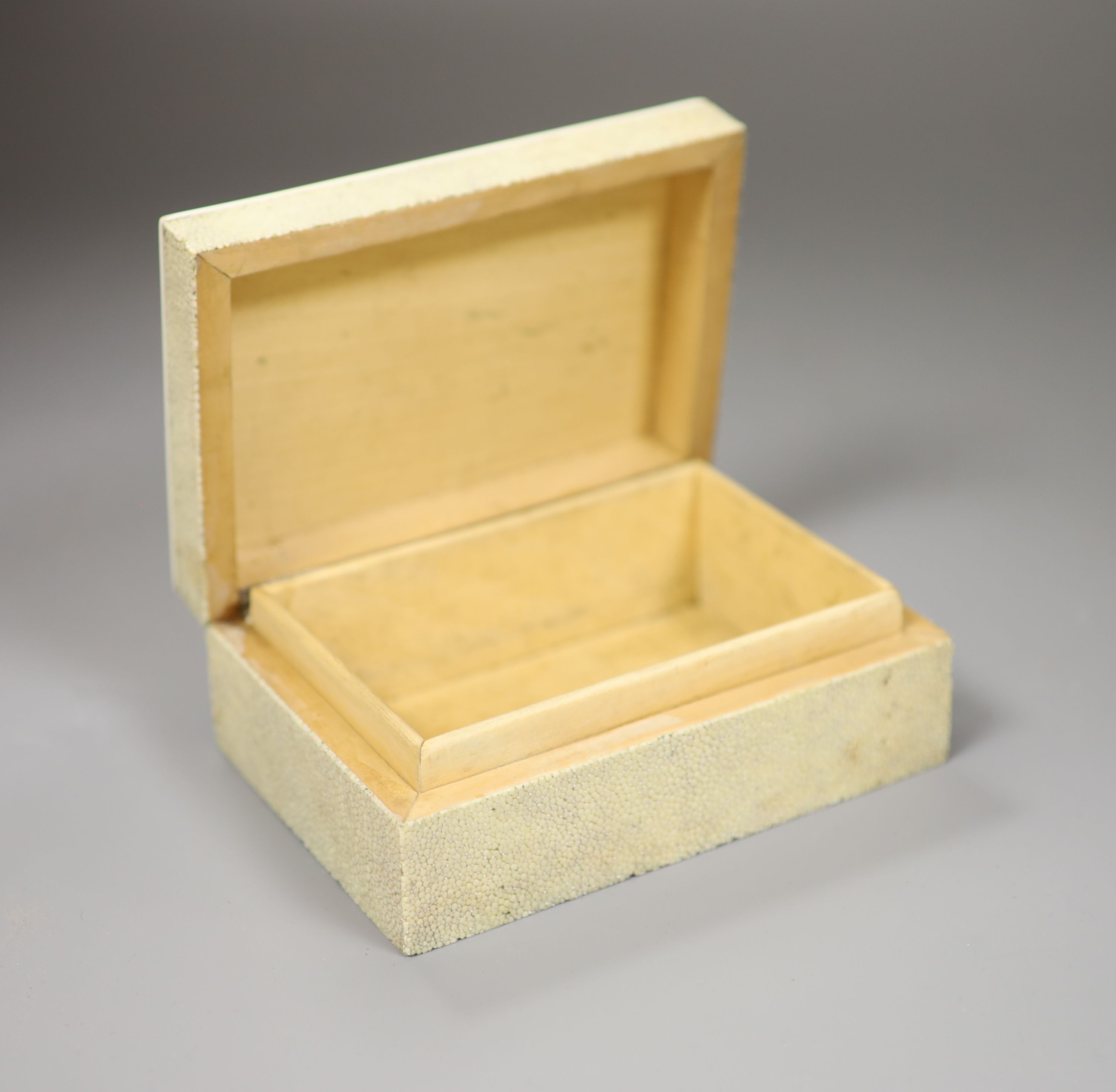 An Art Deco shagreen and ivory cigarette box, 15 x 11cm